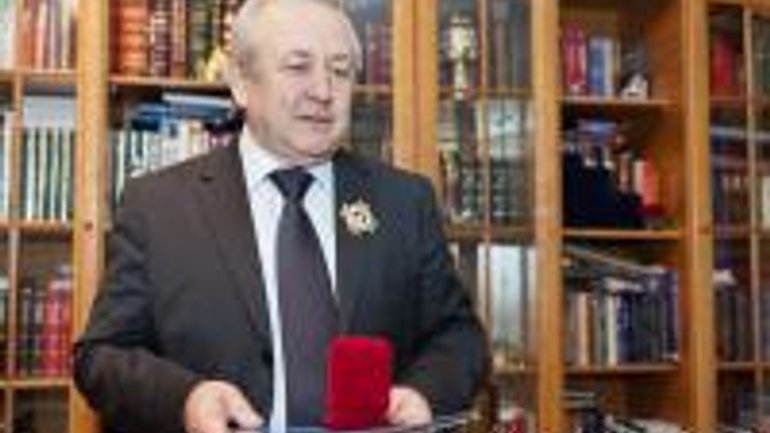 Митрополит Владимир наградил орденом УПЦ посла Украины в Греции - фото 1