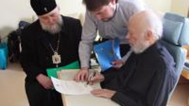 Metropolitan Volodymyr Gives Blessing to Gather Signatures for Transfer of Pochayiv Monastery to UOC-MP - фото 1