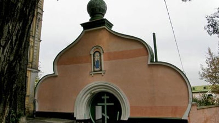 Покровський монастир УПЦ у Києві вирішив знести історичні ворота - фото 1