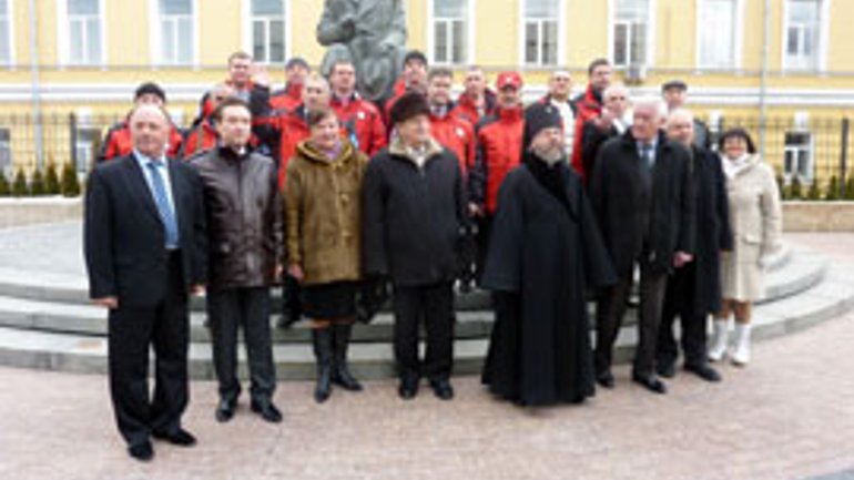 Архиєпископ УПЦ (МП) благословив делегацію полярників в Антарктиду - фото 1