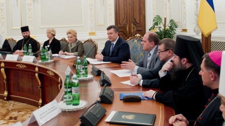 В Янукович рассказал Главам Церквей о самолетах, поездах и дорогах - фото 1