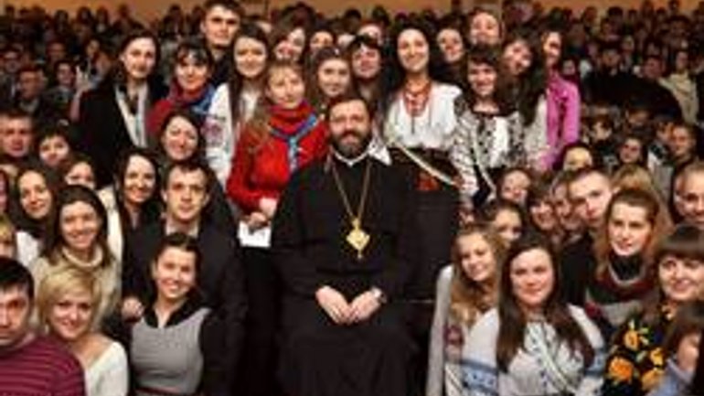 Greek Catholic Head Addresses Young People - фото 1