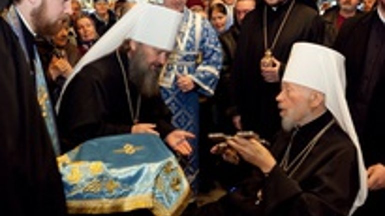 Metropolitan Volodymyr Celebrates Service in Kyiv Cave Monastery for First Time since Recovery - фото 1