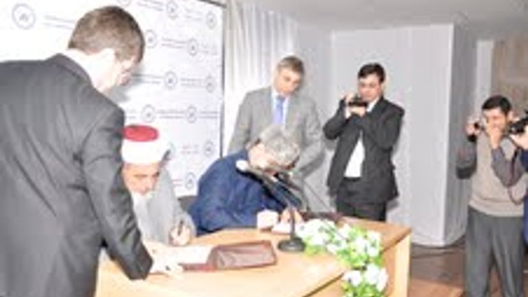 В мечети «Ар-Рахма» ДУМ Украины и Чечни подписали договор о сотрудничестве - фото 1