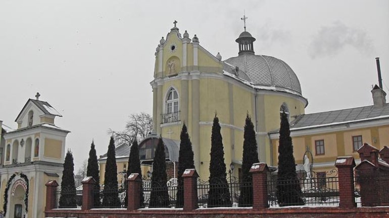 Дрогобич: монастир св. апостолів Петра і Павла - фото 1
