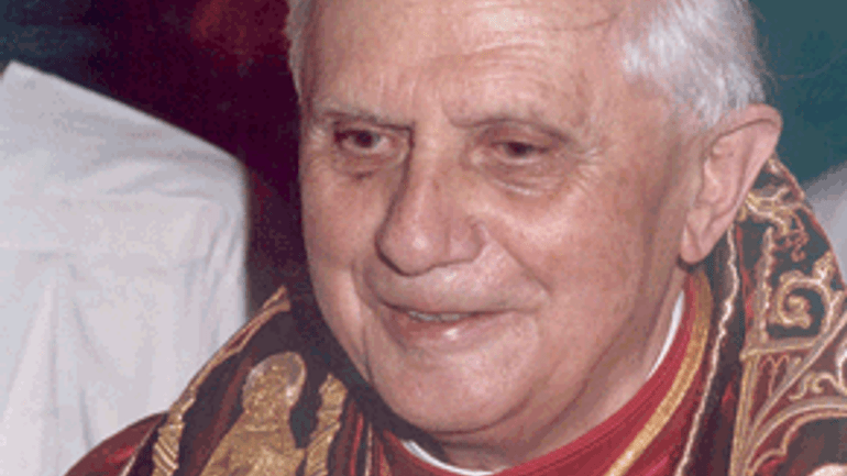 Католический мир празднует 85-летие Папы Римского Бенедикта ХVI - фото 1