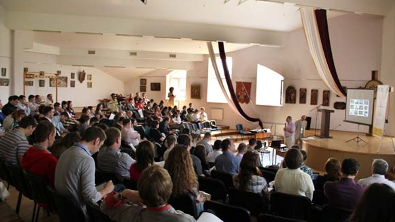Во Львове журналисты и представители Церквей обсуждают, как религиозную журналистику сделать качественной - фото 1