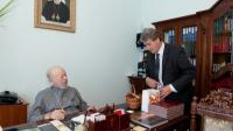 Митрополит Владимир встретился с экс-президентом Украины Виктором Ющенко - фото 1