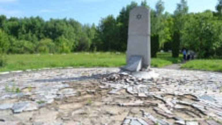 На Рівненщині сплюндрували єврейський цвинтар - фото 1