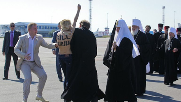 В РПЦ инцидент с активисткой Femen назвали «глубочайшим духовным кризисом в определенных слоях общества» - фото 1