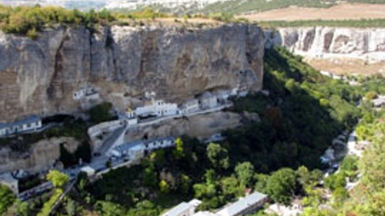 Митрополит Лазар пропонує ЮНЕСКО взяти під захист печерний монастир у Криму - фото 1