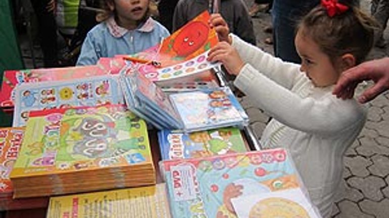 У Львові близько 10 тис. дітей відвідали сьоме «Свято читання в країні ангелят» (ФОТОРЕПОРТАЖ) - фото 1