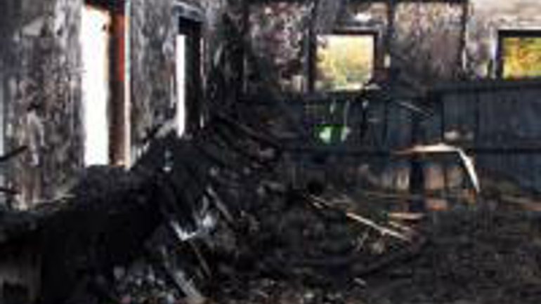 В Енакиево сгорел молитвенный дом Церкви адвентистов седьмого дня - фото 1