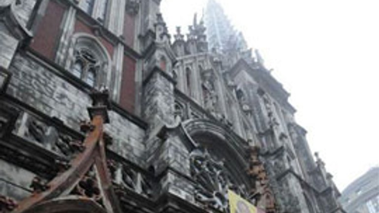 Catholic Church of St. Nicholas in Kyiv Damaged by Fire - фото 1