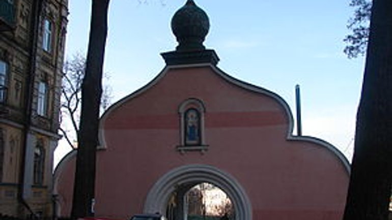 Київрада передала монастирю УПЦ (МП) 21 будівлю у Бехтерівському провулку - фото 1