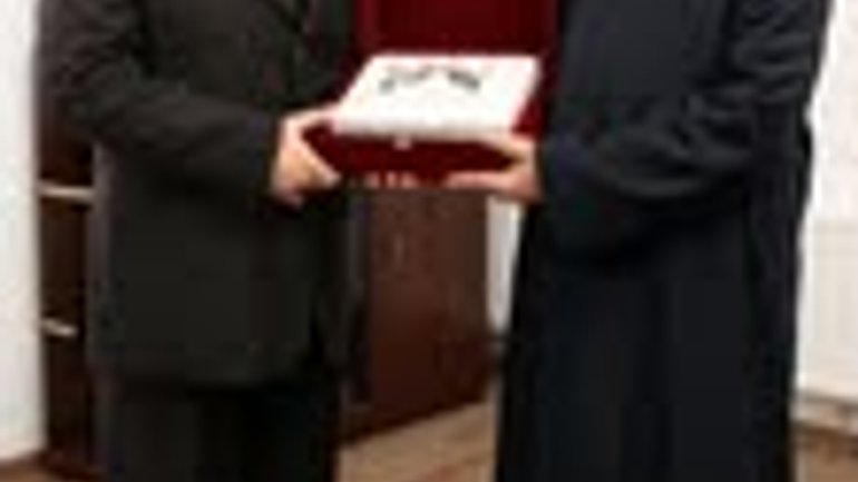 Президент Палестины передал Муфтию Украины подарок в знак признательности за вклад в развитие отношений между странами - фото 1
