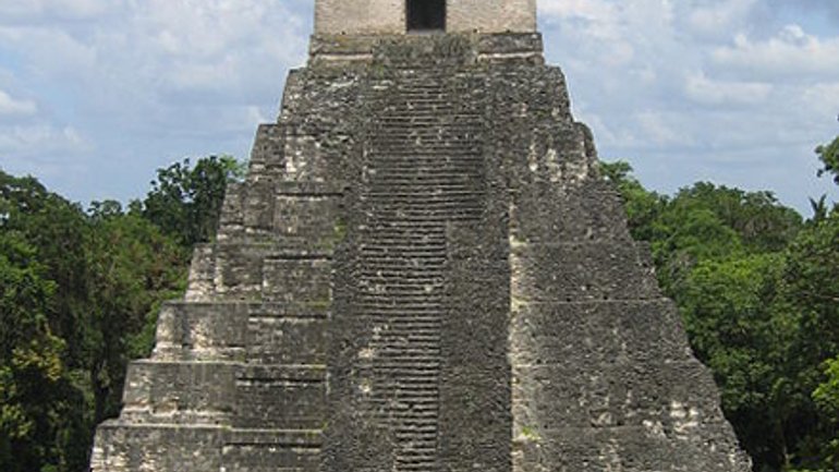 Туристы, встречавшие «конец света», повредили храм майя - фото 1
