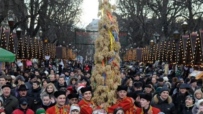 У Львові вже готовий дизайнерський різдвяний дідух - фото 1
