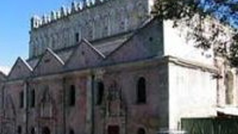На Львовщине украли крышу одной из крупнейших в Европе синагог - фото 1