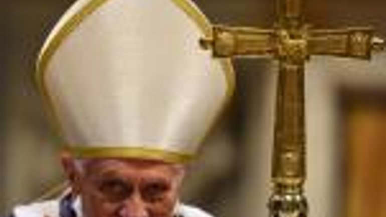 Бенедикт XVI обещает служить Церкви и после отречения - фото 1
