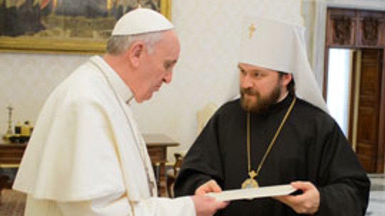 Митрополит РПЦ подарував Папі ікону та книгу Патріарха Кирила - фото 1