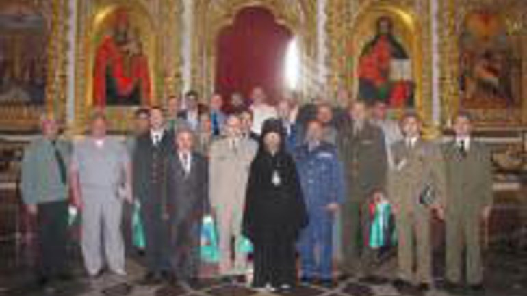 Священнослужители УПЦ (МП) организовали в Лавре экскурсию для военных атташе стран НАТО и России - фото 1