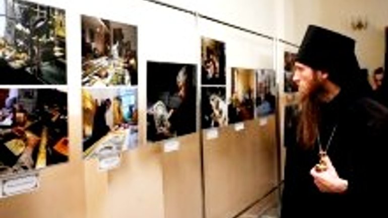 В Святогорской лавре открылась фотовыставка, посвященная 300-летию Александро-Невской лавры - фото 1