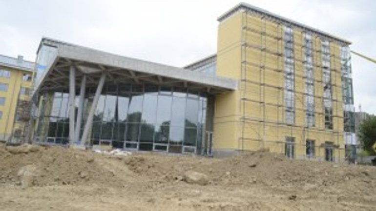 У Львові сьогодні відкривають унікальний для України новий академічний корпус УКУ - фото 1