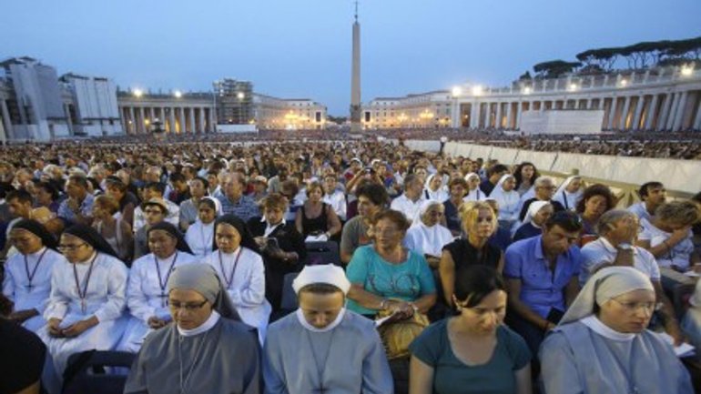 У Ватикані відбувся 100-тисячний молебень проти війни у Сирії - фото 1