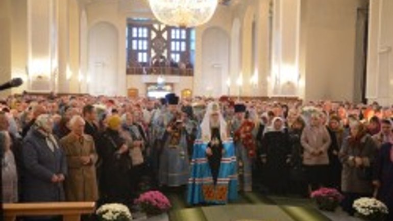 Патріарх Філарет відвідав Рівненську єпархію та нагородив владу і благодійників медалями - фото 1