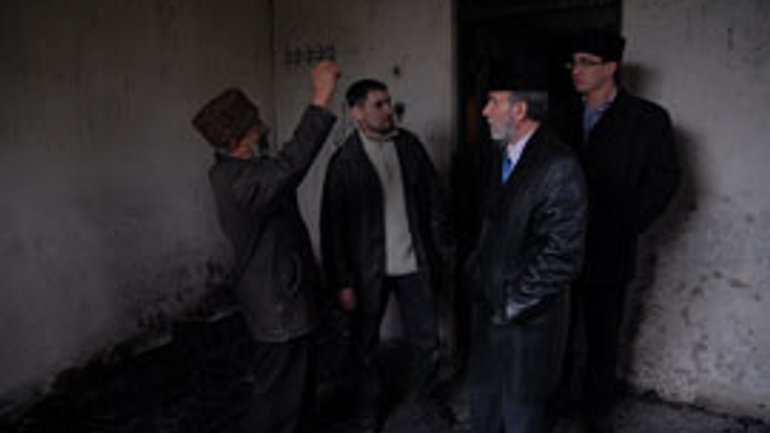 В Крыму сгорела мечеть. Мусульмане говорят, что ее умышленно подожгли - фото 1