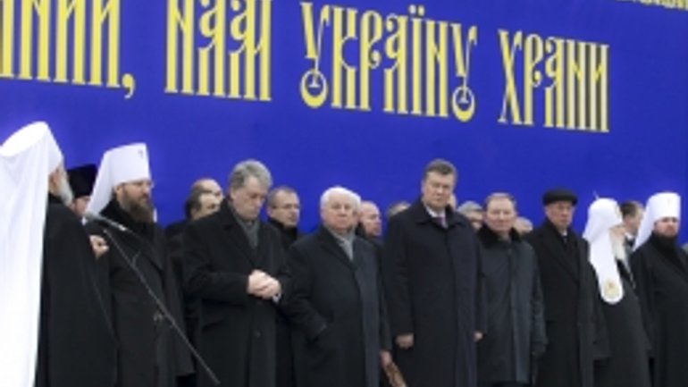 Сьогодні на подячному молебні на Володимирській гірці Президенту побажали мудрості, а суддям – совісті - фото 1