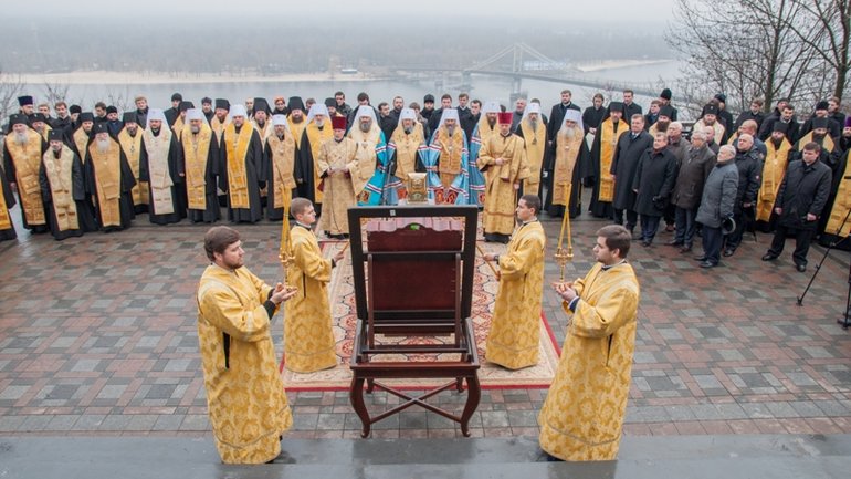 Рік 1025-річчя Хрещення Київської Русі УПЦ (МП) завершила молебнем на Володимирській гірці - фото 1