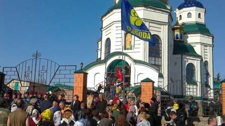Храм у Новоархангельську після тривалих протистоянь повернули громаді УПЦ КП - фото 1