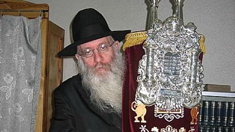 Rabbi In Crimea Escapes With Torah Scroll - RISU