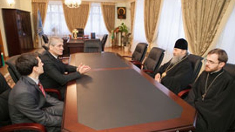Місцеблюститель УПЦ (МП) зустрівся з послом Румунії в Україні - фото 1