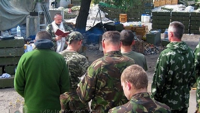 У зоні бойових дій на Сході бійців Національної гвардії України підтримує священик і група психологів - фото 1