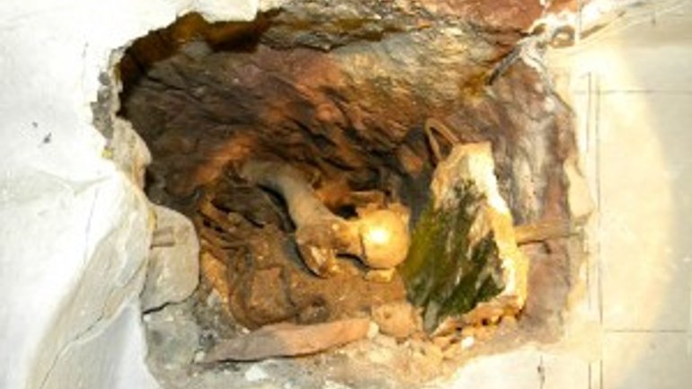 У печерах Києво-Печерської Лаври виявлено невідоме поховання - фото 1