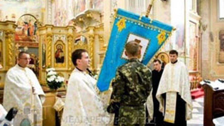 У Тернополі освятили бойову хоругву для українських воїнів - фото 1
