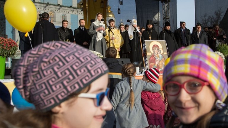 Several hundred people in Kyiv prayed that there were no more orphans - фото 1