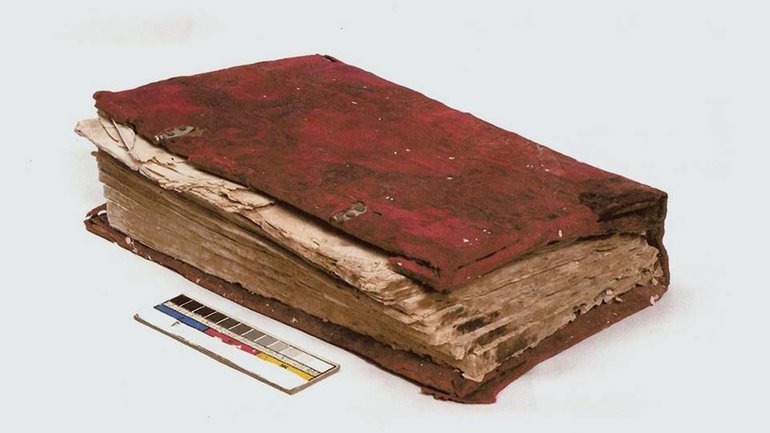 До Чернігівського історичного музею після реставрації повернулося найстаріше друковане Євангеліє - фото 1