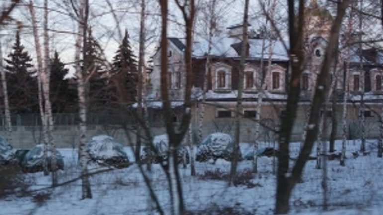 Єдиний уцілілий будинок у Пісках належить митрополиту УПЦ (МП) Іларіону - фото 1