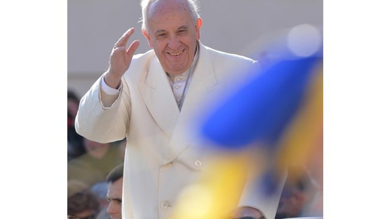 Папа Франциск запевнив паломників з України, що молиться за мир у їхній батьківщині - фото 1