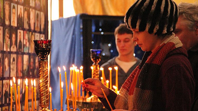 Во всех храмах Киевского Патриархата помолятся за  погибших героев Небесной сотни - фото 1