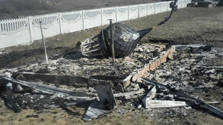 У селі Леніно невідомі спалили каплицю - фото 1