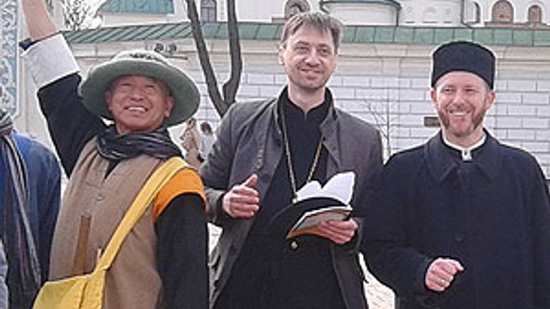 Christians, Muslims and Buddhists pray for peace in Ukraine - фото 1
