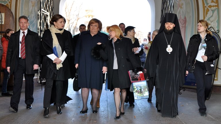 Дружини Президентів України та Польщі відвідали Михайлівський Золотоверхий монастир - фото 1