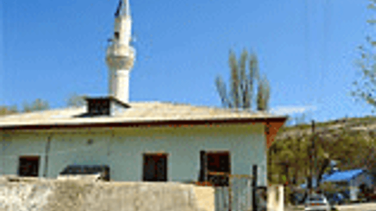 У Криму мечеть закидали коктейлями Молотова - фото 1