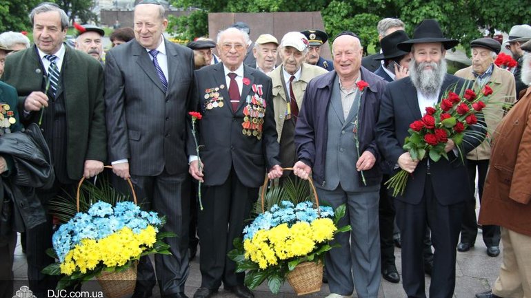 Из-за шабата днепропетровские иудеи перенесли дату церемонии возложения цветов к монументу Славы - фото 1
