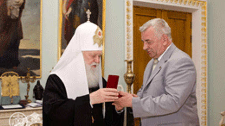 Патріарх Філарет нагородив заступника міністра міноборони орденом Миколая Чудотворця - фото 1